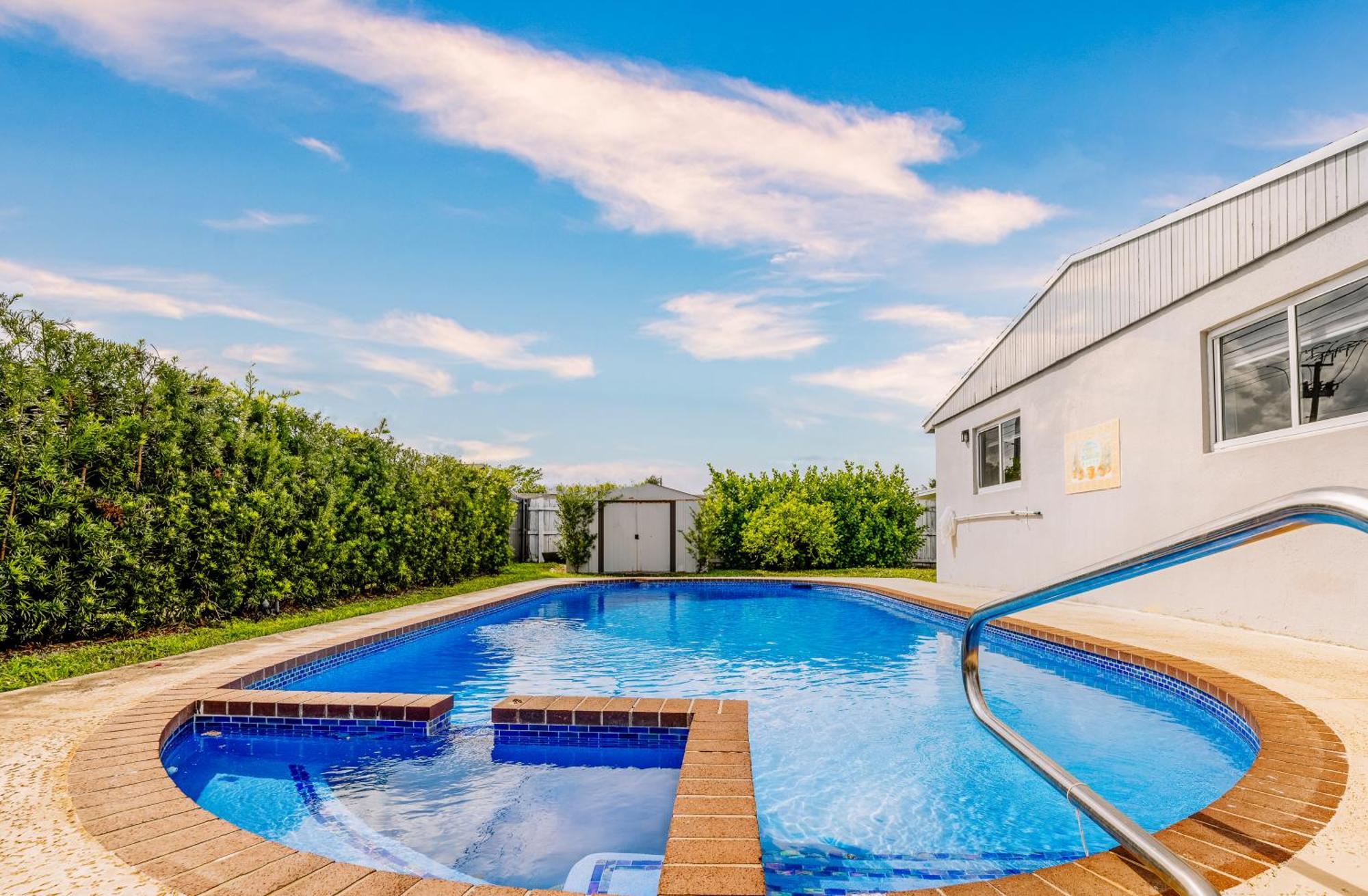 Home With A Pool Close To Beach And Fll Airport Pool Heated October- March Fort Lauderdale Zewnętrze zdjęcie